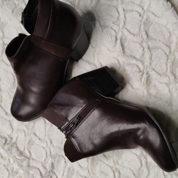 6w brown booties - Picture 3 of 3